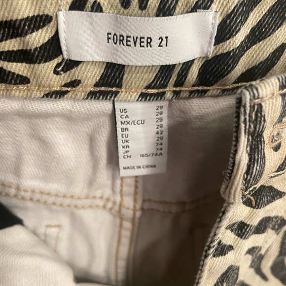 F21 Size 29 Print Shorts - Picture 2 of 3
